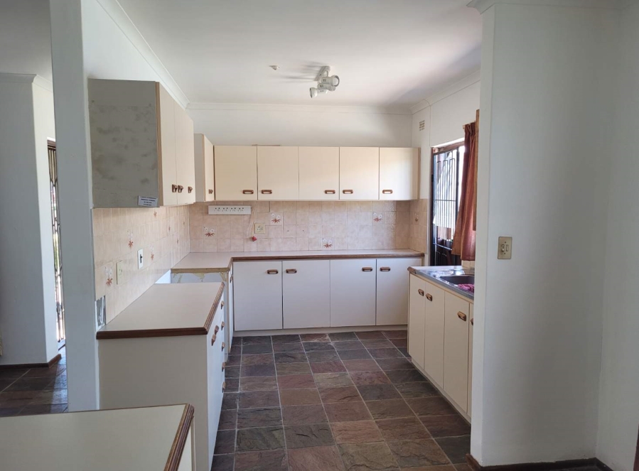 4 Bedroom Property for Sale in Bothasig Western Cape